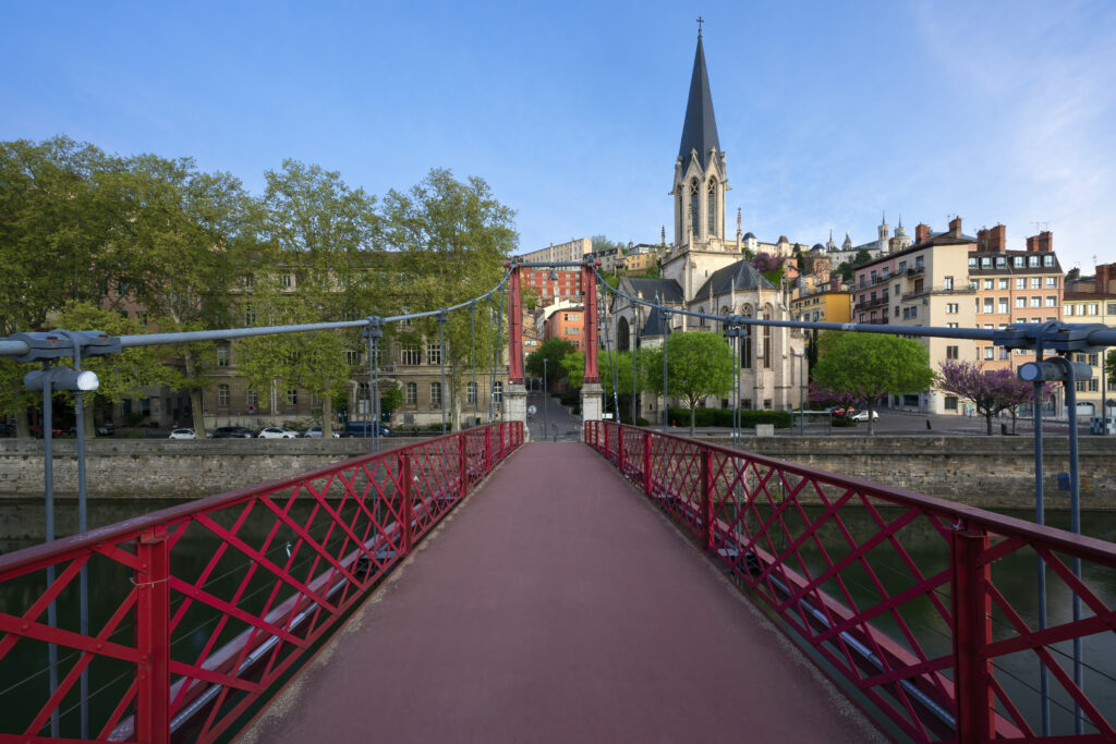 Essone pont rouge petit village